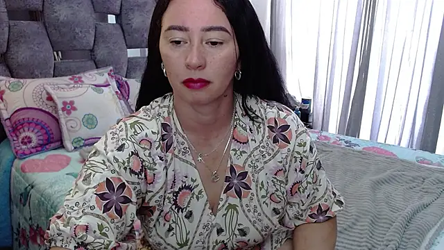 Snapshot of sara_hott_1 chatting on November 9, 2025, 2:59 pm sara hott 1 online show from November 9, 2025, 2:59 pm