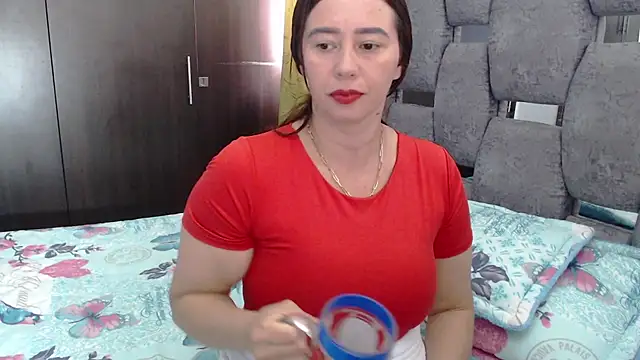 Snapshot of sara_hott_1 chatting on June 23, 2026, 3:43 pm sara hott 1 online show from June 23, 2026, 3:43 pm
