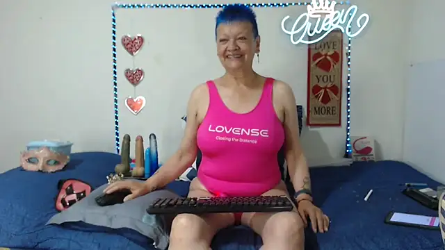 loquitaqueen011 online show from November 9, 2025, 3:10 pm