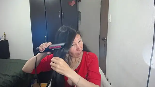 latin49 online show from April 13, 2026, 3:23 am