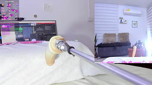 Snapshot of Soraya_Davis chatting on September 19, 2025, 9:22 am Soraya Davis online show from September 19, 2025, 9:22 am