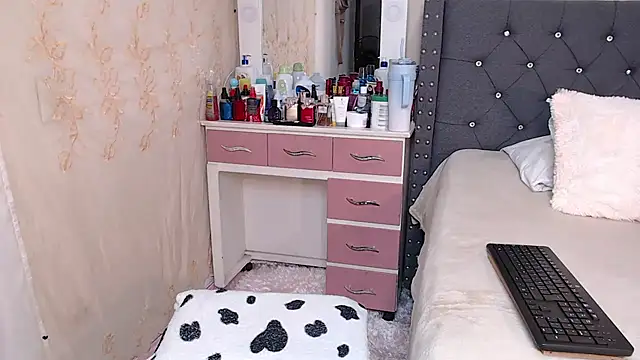 CanndyBrunett online show from April 14, 2026, 7:20 pm