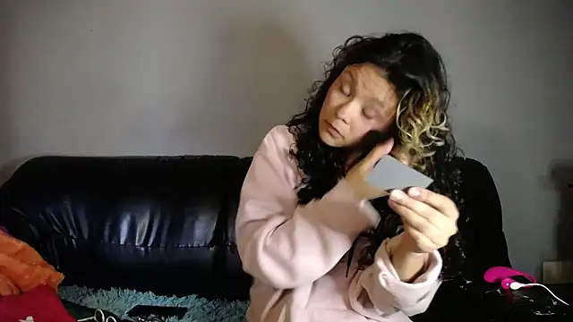 Snapshot of Hathorlove chatting on November 8, 2025, 10:08 pm Hathorlove online show from November 8, 2025, 10:08 pm