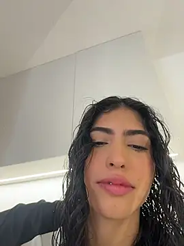 Gaby zahir  online show from November 18, 2025, 4:22 pm