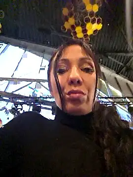 Snapshot of LeticiaWoods chatting on November 9, 2025, 1:53 pm LeticiaWoods online show from November 9, 2025, 1:53 pm