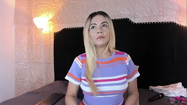 Snapshot of JennyRouse01 chatting on September 18, 2025, 11:12 am JennyRouse01 online show from September 18, 2025, 11:12 am