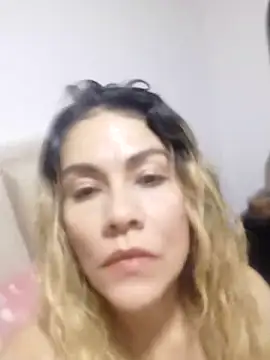 Snapshot of JennyRouse01 chatting on December 19, 2025, 12:17 am JennyRouse01 online show from December 19, 2025, 12:17 am