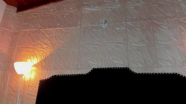 Snapshot of JennyRouse01 chatting on December 19, 2025, 12:23 pm JennyRouse01 online show from December 19, 2025, 12:23 pm