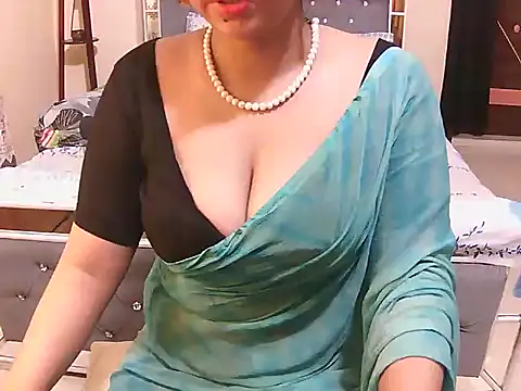 cutebengaligirl online show from October 11, 2025, 7:40 am