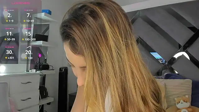 monroeglez5  online show from March 19, 2026, 9:41 pm