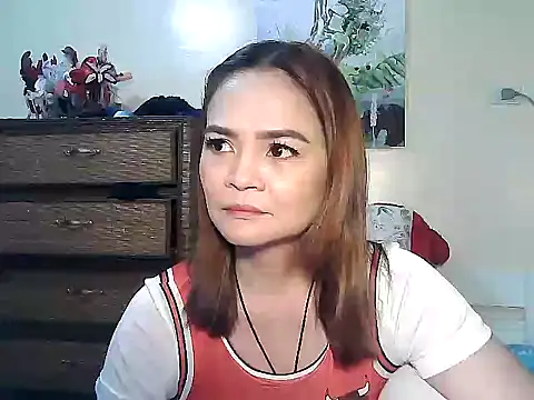 Snapshot of Kisses-13 chatting on October 21, 2025, 1:23 pm Kisses-13 online show from October 21, 2025, 1:23 pm