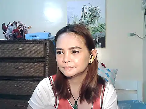 Snapshot of Kisses-13 chatting on October 28, 2025, 12:30 pm Kisses-13 online show from October 28, 2025, 12:30 pm