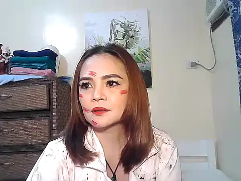 Snapshot of Kisses-13 chatting on November 1, 2025, 2:08 pm Kisses-13 online show from November 1, 2025, 2:08 pm