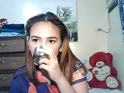 Snapshot of Kisses-13 chatting on November 18, 2025, 11:03 am Kisses-13 online show from November 18, 2025, 11:03 am