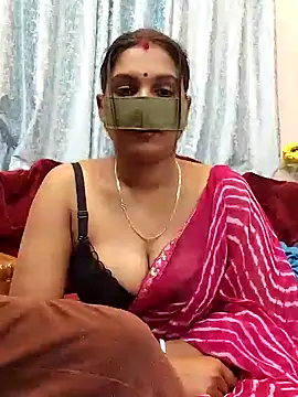 Snapshot of Queen_Dolly chatting on January 6, 2025, 5:49 pm Queen Dolly online show from January 6, 2025, 5:49 pm