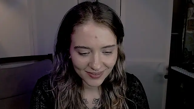 Snapshot of risha_laas chatting on December 7, 2024, 1:47 am risha laas online show from December 7, 2024, 1:47 am