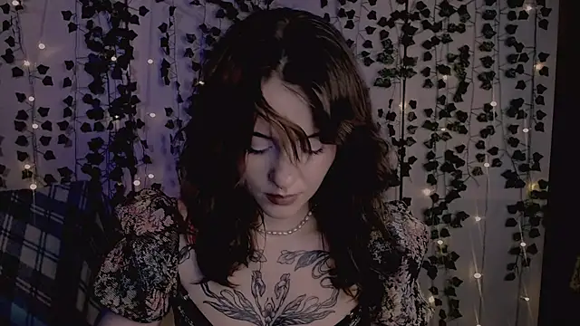 Snapshot of risha_laas chatting on November 7, 2025, 8:31 pm risha laas online show from November 7, 2025, 8:31 pm