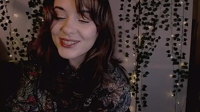 Snapshot of risha_laas chatting on November 12, 2025, 7:57 pm risha laas online show from November 12, 2025, 7:57 pm