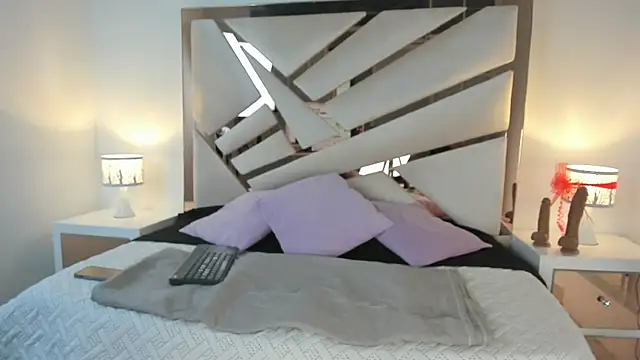 Snapshot of Naughty__Mom chatting on December 29, 2024, 7:06 am Naughty Mom online show from December 29, 2024, 7:06 am