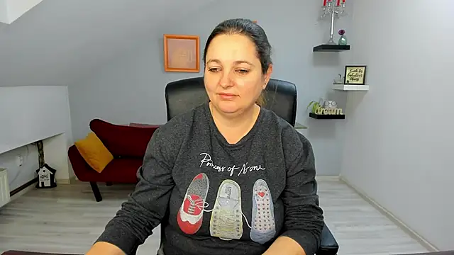 Snapshot of LollaGirl chatting on January 19, 2026, 4:27 am LollaGirl online show from January 19, 2026, 4:27 am