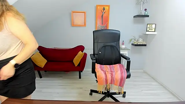 Snapshot of LollaGirl chatting on February 4, 2026, 4:18 am LollaGirl online show from February 4, 2026, 4:18 am