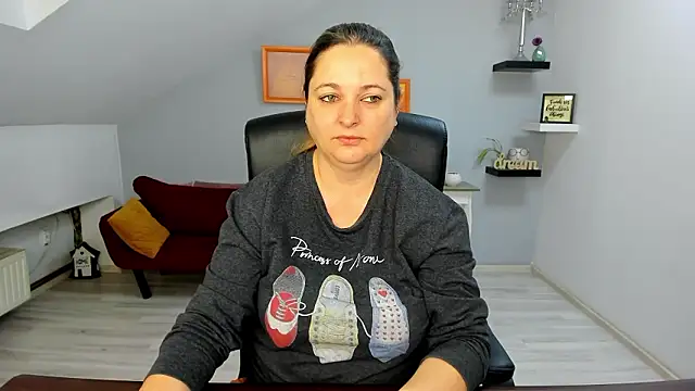 Snapshot of LollaGirl chatting on February 9, 2026, 4:05 am LollaGirl online show from February 9, 2026, 4:05 am