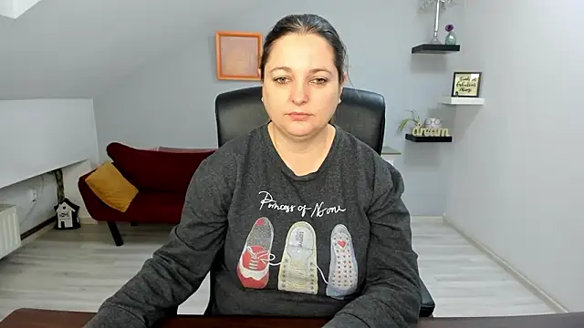 Snapshot of LollaGirl chatting on February 10, 2026, 4:16 am LollaGirl online show from February 10, 2026, 4:16 am