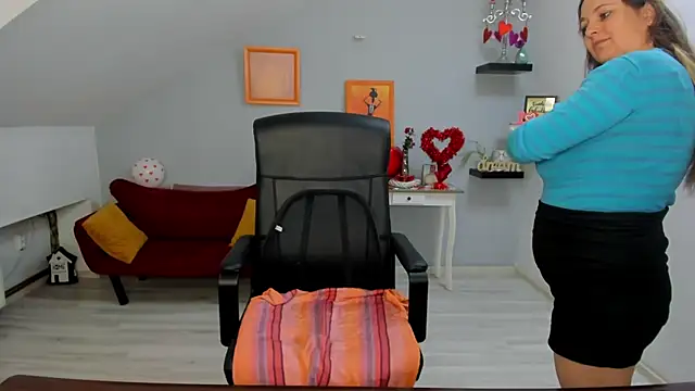 Snapshot of LollaGirl chatting on February 11, 2026, 4:28 am LollaGirl online show from February 11, 2026, 4:28 am