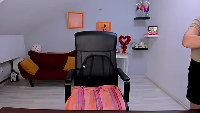 Snapshot of LollaGirl chatting on February 12, 2026, 4:29 am LollaGirl online show from February 12, 2026, 4:29 am