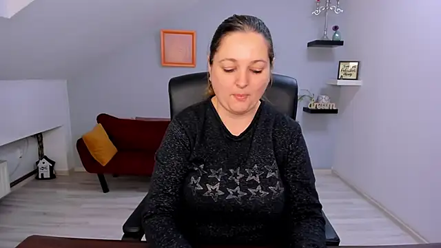 Snapshot of LollaGirl chatting on February 24, 2026, 4:21 am LollaGirl online show from February 24, 2026, 4:21 am