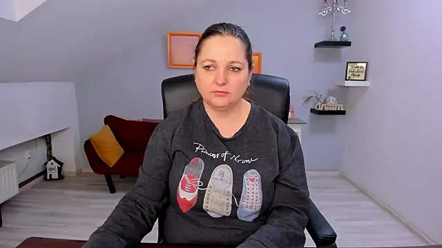 Snapshot of LollaGirl chatting on February 27, 2026, 4:12 am LollaGirl online show from February 27, 2026, 4:12 am