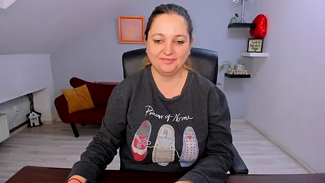 Snapshot of LollaGirl chatting on March 6, 2026, 4:20 am LollaGirl online show from March 6, 2026, 4:20 am