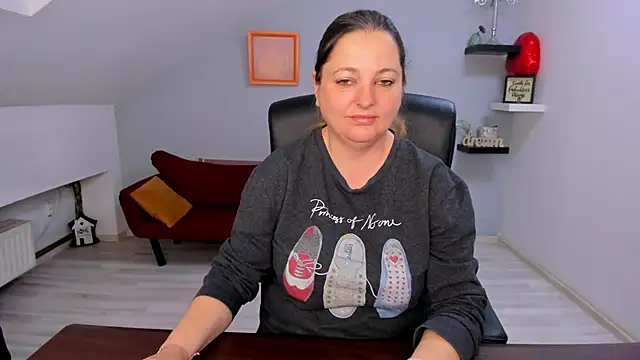 Snapshot of LollaGirl chatting on March 16, 2026, 4:07 am LollaGirl online show from March 16, 2026, 4:07 am