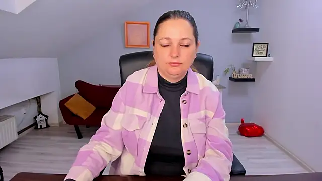 Snapshot of LollaGirl chatting on March 18, 2026, 4:15 am LollaGirl online show from March 18, 2026, 4:15 am