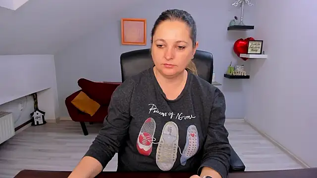 Snapshot of LollaGirl chatting on March 20, 2026, 4:17 am LollaGirl online show from March 20, 2026, 4:17 am