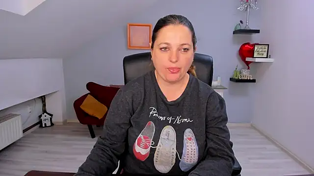 Snapshot of LollaGirl chatting on March 25, 2026, 4:18 am LollaGirl online show from March 25, 2026, 4:18 am