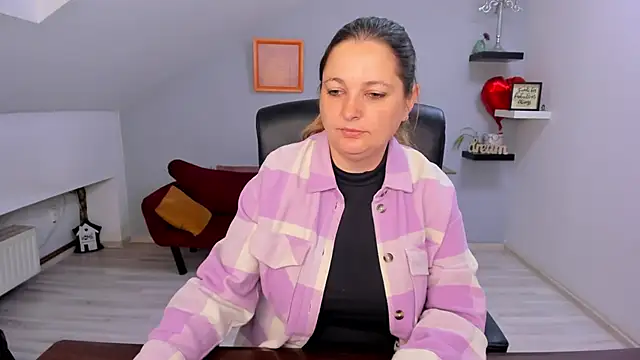 Snapshot of LollaGirl chatting on March 26, 2026, 4:18 am LollaGirl online show from March 26, 2026, 4:18 am