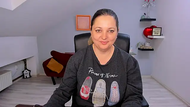 Snapshot of LollaGirl chatting on March 27, 2026, 4:18 am LollaGirl online show from March 27, 2026, 4:18 am