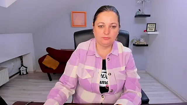 Snapshot of LollaGirl chatting on April 9, 2026, 3:17 am LollaGirl online show from April 9, 2026, 3:17 am