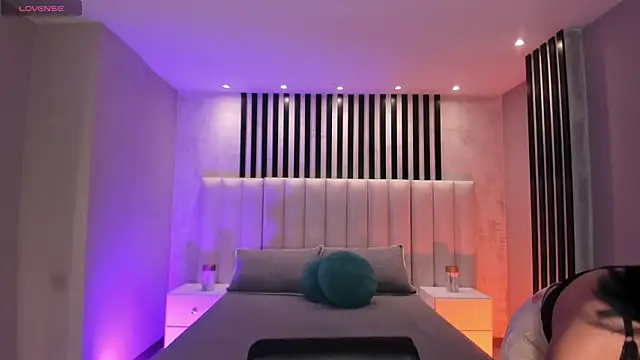 RossieRhoades online show from November 4, 2025, 8:30 pm