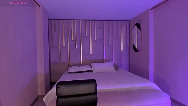 EveBensonX online show from April 4, 2026, 7:11 pm