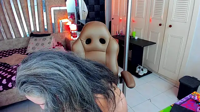 cute sassy online show from April 19, 2026, 5:29 am