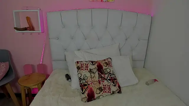 18candys online show from February 13, 2025, 10:43 pm