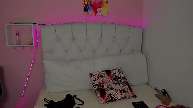 18candys online show from June 20, 2026, 11:18 pm