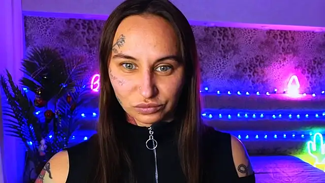 Snapshot of Cool_Freak_ chatting on December 17, 2024, 10:01 am Cool Freak online show from December 17, 2024, 10:01 am