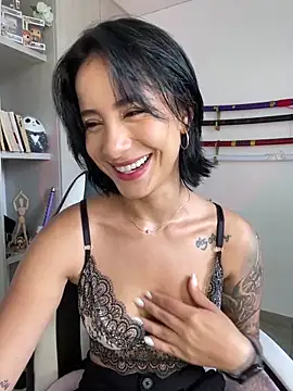 Snapshot of Ale_Lewis chatting on December 3, 2024, 3:33 pm Ale Lewis online show from December 3, 2024, 3:33 pm