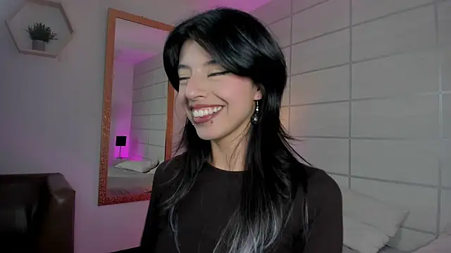 NanaRott online show from April 17, 2026, 7:39 pm