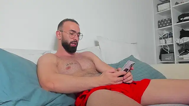 Snapshot of MichaelMasterss chatting on October 15, 2025, 7:14 pm MichaelMasterss online show from October 15, 2025, 7:14 pm