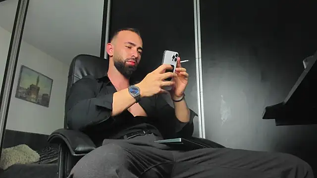 Snapshot of MichaelMasterss chatting on November 1, 2025, 8:44 pm MichaelMasterss online show from November 1, 2025, 8:44 pm