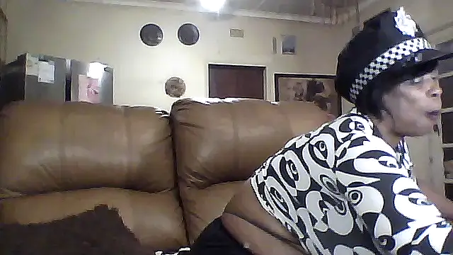 Snapshot of Gucci_Bx chatting on October 14, 2025, 10:21 pm Gucci Bx online show from October 14, 2025, 10:21 pm